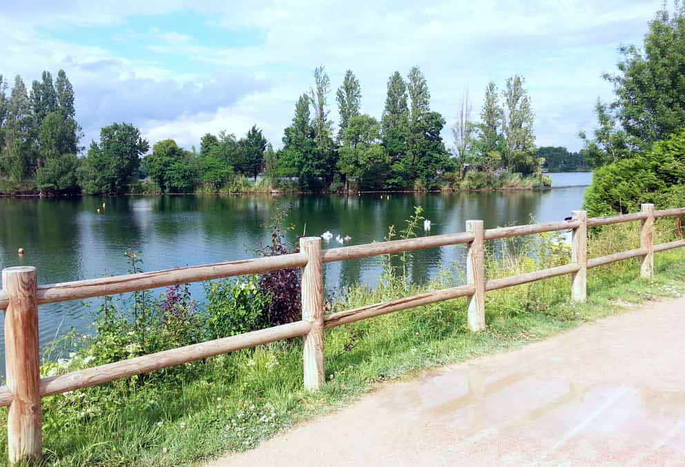 Hôtel au bord du lac à Viry-Châtillon environnement autour de l'hôtel