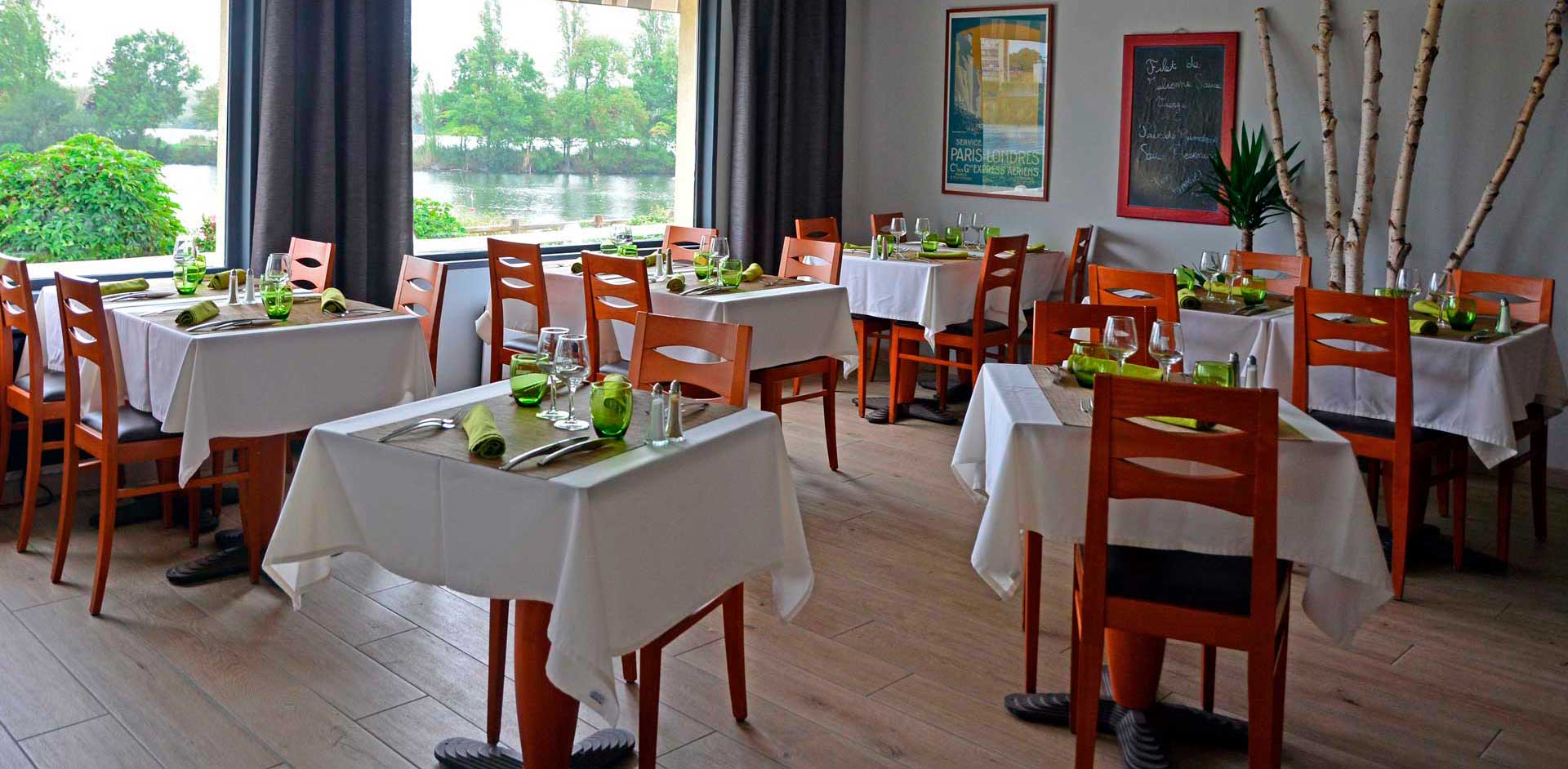 Salle de restaurant hôtel des lac à Viry-Chatillon