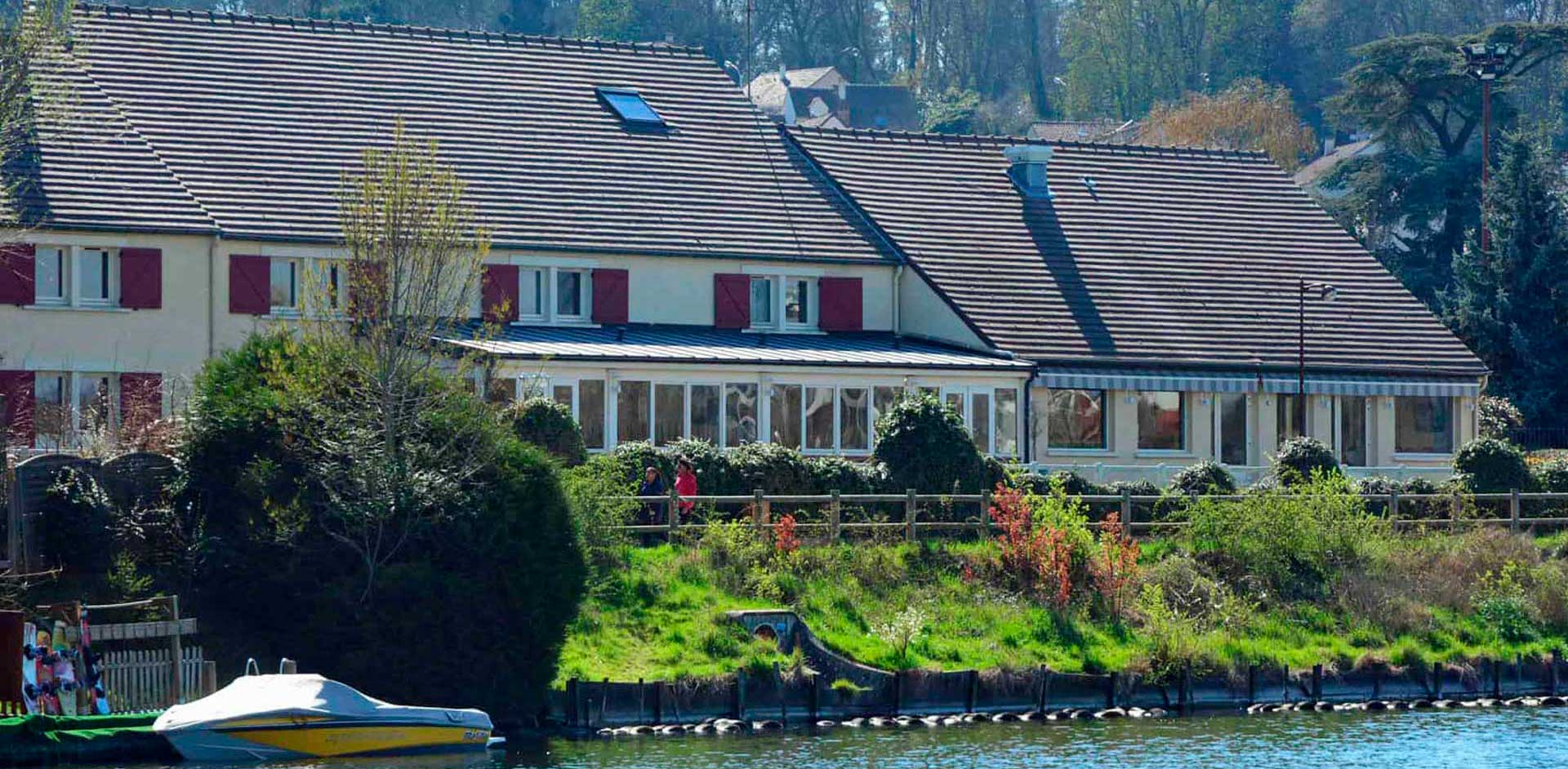 Hôtel au bord du lac à Viry-Châtillon