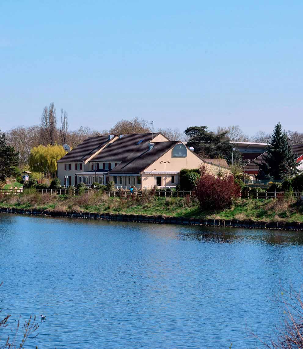 Hotel des lacs à Viry-Chatillon vue du plan d'eau