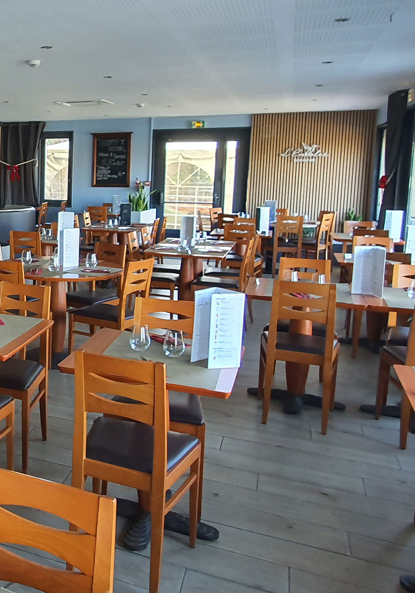 Néon l'envolée restaurant à l'hôtel des lacs